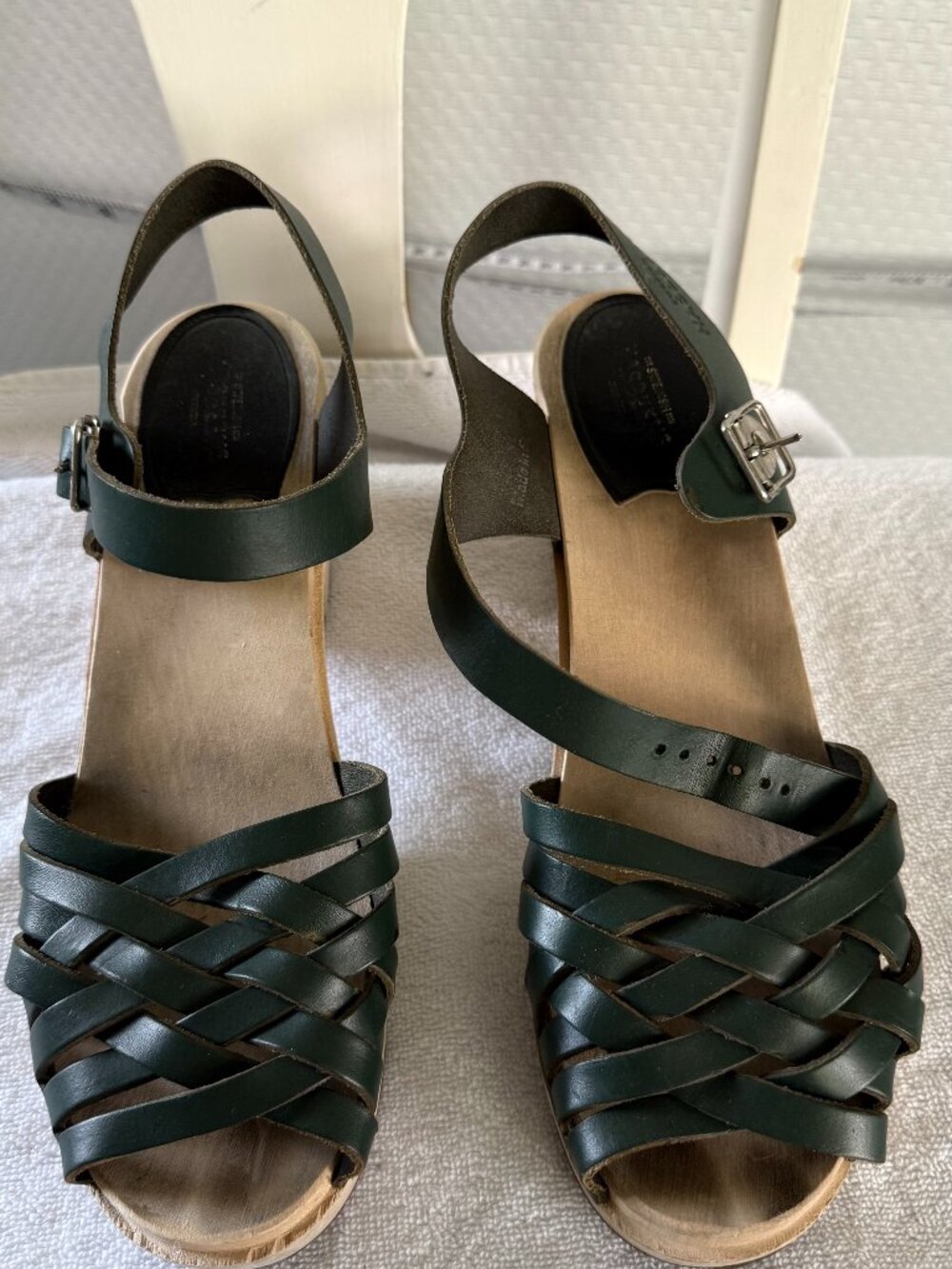 SWEDISH HASBEENS GREEN LEATHER/WOOD CLOG/SANDALS SIZE 41